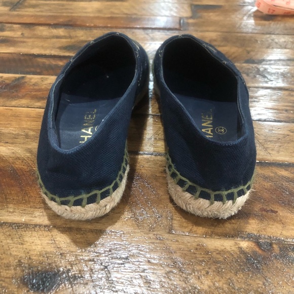 CHANEL NAVY BLUE CANVAS ESPADRILLES W/ GREEN STITCHING 35 - Picture 2 of 8